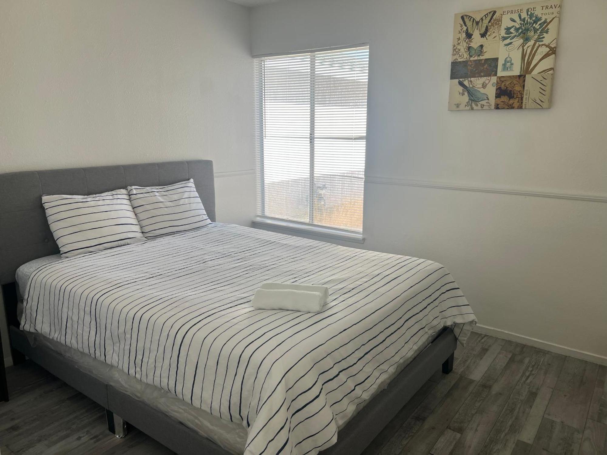 Super 1 Bedroom, Share Bathroom, Kitchen -2