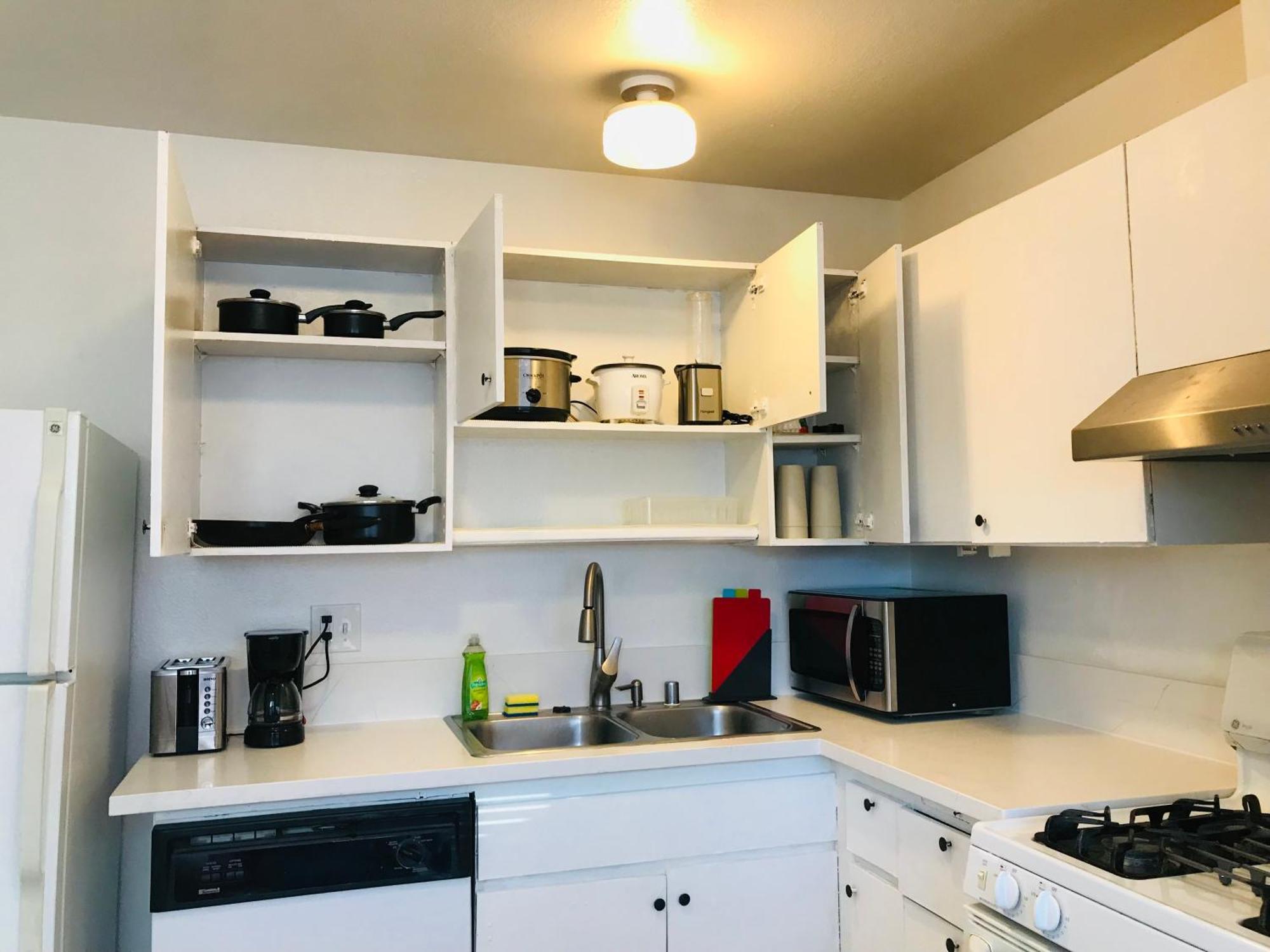 Alloggio in famiglia Super 1 Bedroom, Share Bathroom, Kitchen -2 *